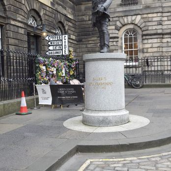 CoDE Pod Hostels - THE CoURT - Hostels Near Me - Edinburgh, EDH