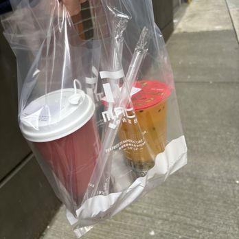 Macu Tea - UW - D05. Bo-Bo Strawberry Smoothie and L08. Passion Fruit Li-Li Tea - Bubble Tea Near Me - Seattle, Washington