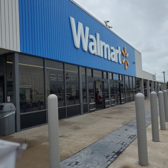 Walmart - the front of a walmart store - Department Stores Near Me - Giddings, Texas