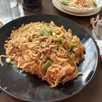 Thai Harrisonburg Restaurant - Pad Thai with chicken - Thai Near Me - Harrisonburg, Virginia