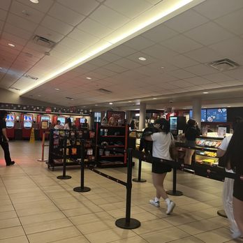 AMC Roosevelt Field 8 - Inside the lobby - Cinema Near Me - Garden City, New York