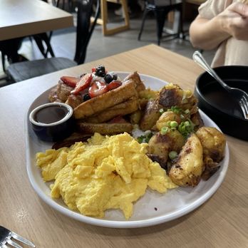 Gina's Kitchen +Catering - Traditional Breakfast w/ French toast - Breakfast & Brunch Near Me - Rancho Cucamonga, California Gina's Kitchen +Catering - Traditional Breakfast w/ French toast - Breakfast & Brunch Near Me - Rancho Cucamonga, California