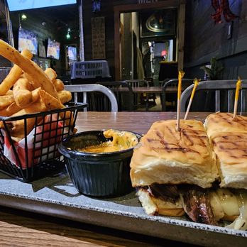 MOMO'S SPORTS BAR - Updated January 2026 - 153 Photos & 152