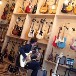 The Guitar Bar - Coffee and guitars.. What else?
