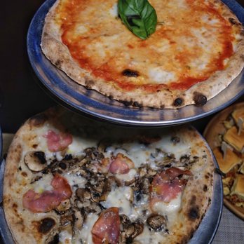 Ainslie - Margherita and boscaiola pizza - Beer Gardens Near Me - Brooklyn, New York