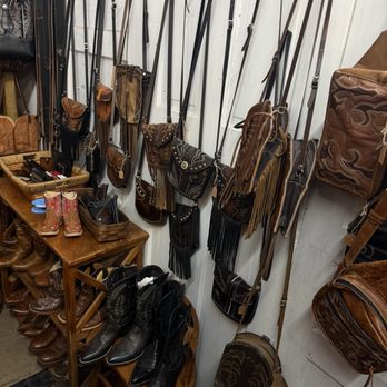 Atelier Antiques - Antiques Near Me - Waxahachie, Texas