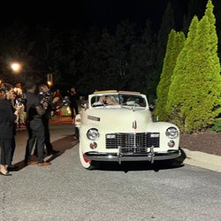 Classic Convertible Carriages - Wedding send off