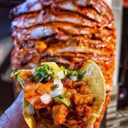 El Bigotacos Taquería