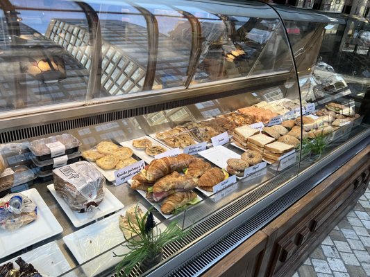 Café Castel - Déjeuner Diner - Sandwiches Salads - Smoothies Dessert by null