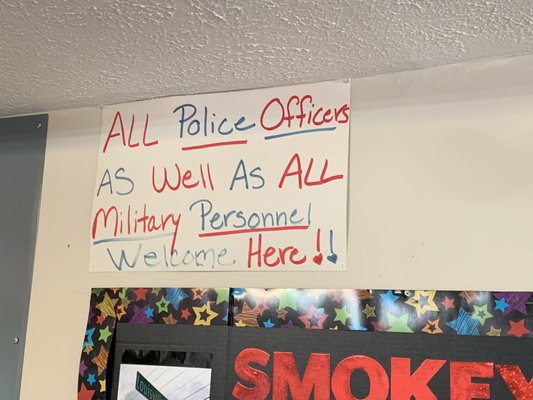 Smokey Pig Bar-B-Q by null