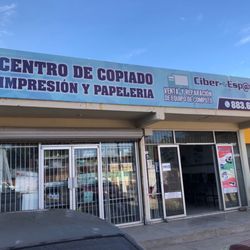 Ciber-Espacio - Amplio local.