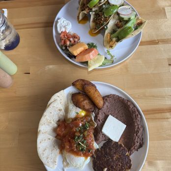 Lucia Middle Island - Huevos rancheros - Salvadoran Near Me - Middle Island, New York