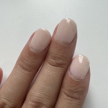 Queen Anne Nails & Spa - Yellowing on dip top coat - Nail Salons Near Me - Seattle, Washington