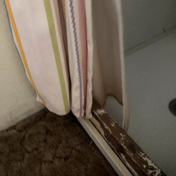 Vacasa - Big Bear Lake - Filthy shower curtain - Vacation Rentals Near Me - Big Bear Lake, California
