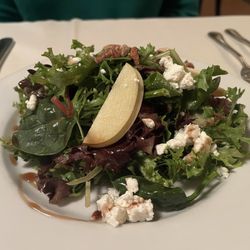 Noah's Restaurant and Lounge - A dandy mixed salad for her app! Tasty!'!!