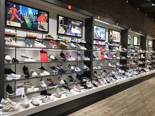 SKECHERS Retail