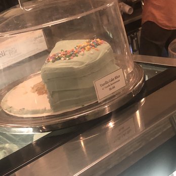 Magnolia Bakery - Cake inside the store - Bakeries Near Me - Chicago, Illinois Magnolia Bakery - Cake inside the store - Bakeries Near Me - Chicago, Illinois
