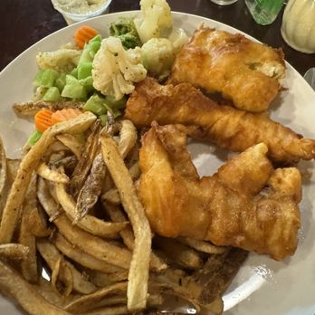 The Little Oven - 3 piece fish fry with French fries and vegetables - Pizza Near Me - Saint Paul, Minnesota The Little Oven - 3 piece fish fry with French fries and vegetables - Pizza Near Me - Saint Paul, Minnesota
