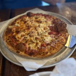 Paisano's Pizza Grill - Flyin Hawaiian Pizza