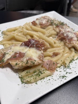 Avanti Pizzeria, Trattoria and Market by null