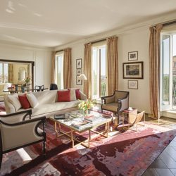 Hotel Eden - Living room of the Villa Medici Presidential Suite  at Hotel Eden Rome
