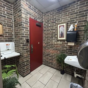 Taqueria Los Potrillos - Women's Restroom - Mexican Near Me - Pleasanton, Texas