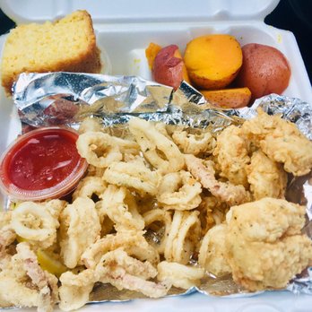 Captain Porky's - Jumbo Shrimp & Calamari combo - Seafood Near Me - Wadsworth, Illinois
