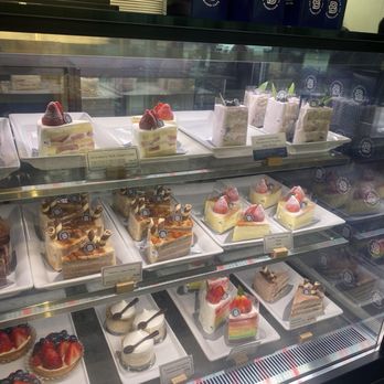 Paris Baguette - Pastries - Bakeries Near Me - Chicago, Illinois