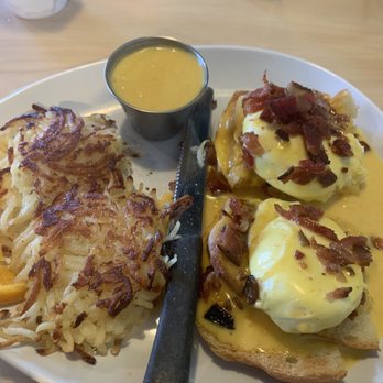 Two Chicks - GourMelt Egg Benedict - Breakfast & Brunch Near Me - Reno, Nevada