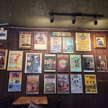 Giddy Ups - Dive Bars Near Me - Austin, Texas
