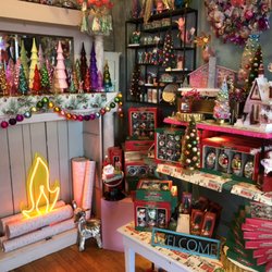 Carriage House Designs - Merry & Bright!