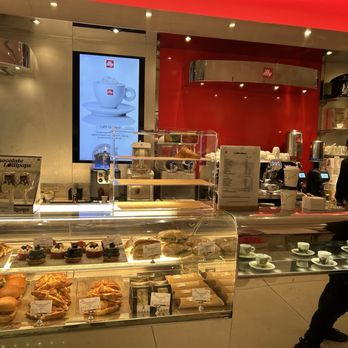 Illy Cafe - Cafes Near Me - London, XGL