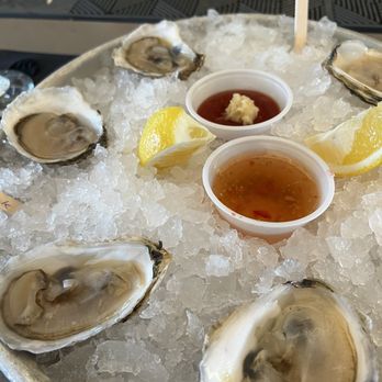 Robert's Maine Grill - Oysters - New American Near Me - Kittery, Maine Robert's Maine Grill - Oysters - New American Near Me - Kittery, Maine