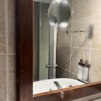 The Windsor Suites - No air ventilation in bathroom. After hubby enchilada explosion. The whole room was wreaking .... - Hotels Near Me - Philadelphia, Pennsylvania