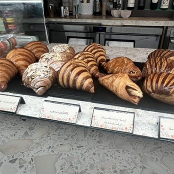 L'Artisane Creative Bakery - Bakeries Near Me - Coral Gables, Florida