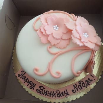 Pierre's Cakes - Birthday with edible fondant flowers - Bakeries Near Me - Winnetka, California Pierre's Cakes - Birthday with edible fondant flowers - Bakeries Near Me - Winnetka, California