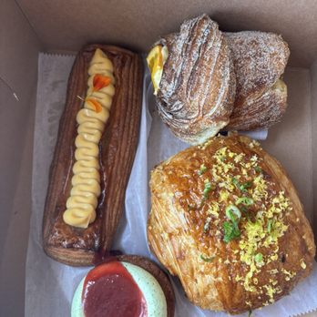 Del Sur Bakery & Cafe - Filipino Near Me - Chicago, Illinois