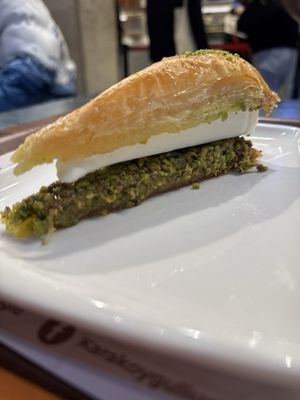 Karaköy Güllüoğlu - Nadir Güllü by null
