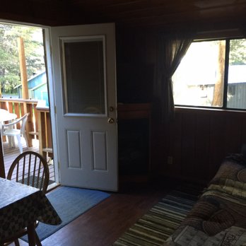 Reverse Creek Lodge - Entry to unit - Hotels Near Me - June Lake, California Reverse Creek Lodge - Entry to unit - Hotels Near Me - June Lake, California