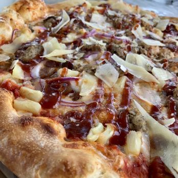 Formula Brewing - Smokehouse pizza w/pineapple - Beer Gardens Near Me - Issaquah, Washington