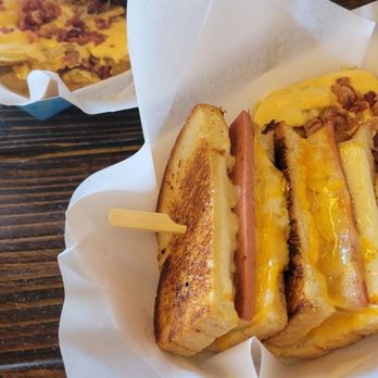 Brue Crue - Grilled cheese - Breweries Near Me - Riverside, California