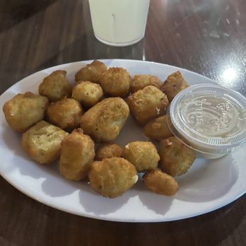 Pop's Burger & Pizza House - These are not Wisconsin Cheese Curds. - Burgers Near Me - Sheboygan, Wisconsin Pop's Burger & Pizza House - These are not Wisconsin Cheese Curds. - Burgers Near Me - Sheboygan, Wisconsin