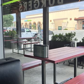 Hopdoddy Burger Bar - Outside patio seating - Burgers Near Me - San Antonio, Texas