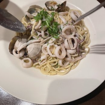 Novo Cafe - Spaghetti with Clams and Calamari - Italian Near Me - Burbank, California Novo Cafe - Spaghetti with Clams and Calamari - Italian Near Me - Burbank, California