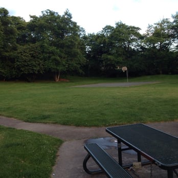 North Shorewood Park - Lawn and BB Hoop - Parks Near Me - Seattle, Washington North Shorewood Park - Lawn and BB Hoop - Parks Near Me - Seattle, Washington