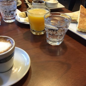 Café Dos Escudos - Cafeteria Near Me - Buenos Aires, C Café Dos Escudos - Cafeteria Near Me - Buenos Aires, C