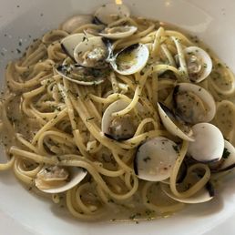 Clam Linguine Alla Vongole (Clams) Clam Linguine Alla Vongole (Clams)