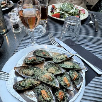 Le Patio - Garlic butter pesto Mussels - French Near Me - Cassis, 13