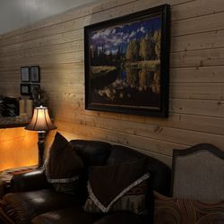 Pine Wood Grille - Entryway and Lobby