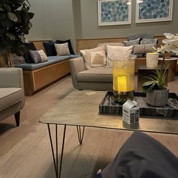 Relaxing in the relaxation room while I wait for my next service